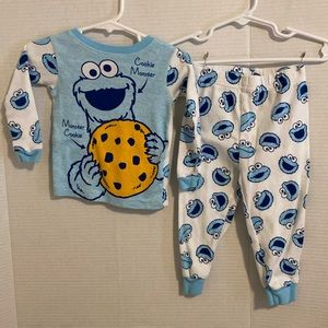 Sesame Street two piece pajama set SZ 24M